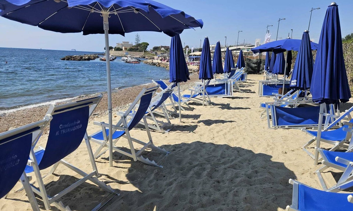 Santa Marinella Apartment | Isabella Apt with Sea View and Private Beach