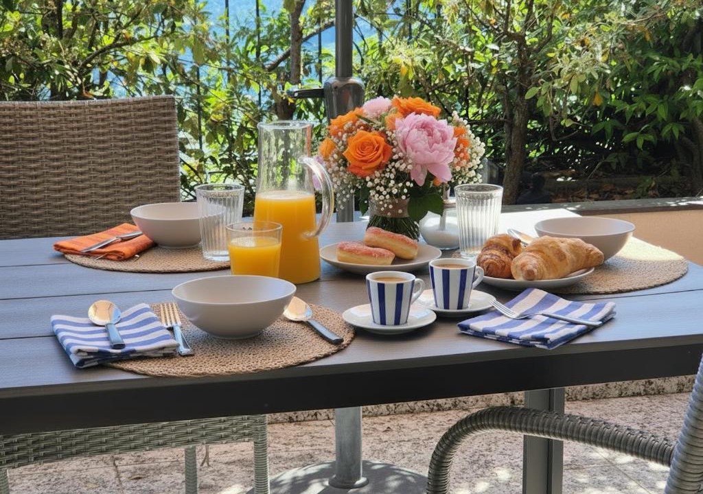 Como Apartment | La BuCa - Como - Elegant apartment, 150 sq m - Private covered parking - Private terrace - Just 1500 mt from downtown,Family-friendly