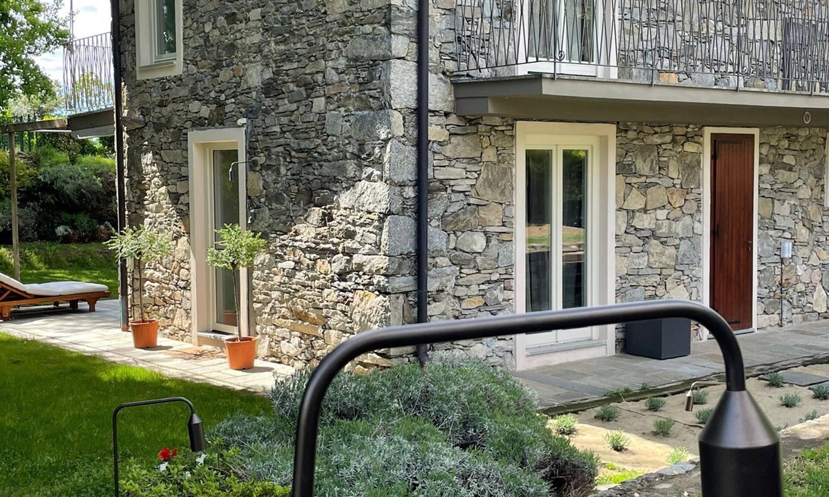 Lesa House | La Casa di Pietra