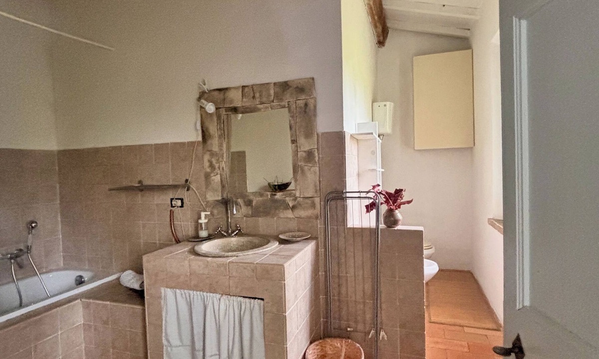 Marsciano Bed & Breakfast | La Fratta ArtHouse in Umbria Room R +shared bathroom-Loft and small lounge area.
