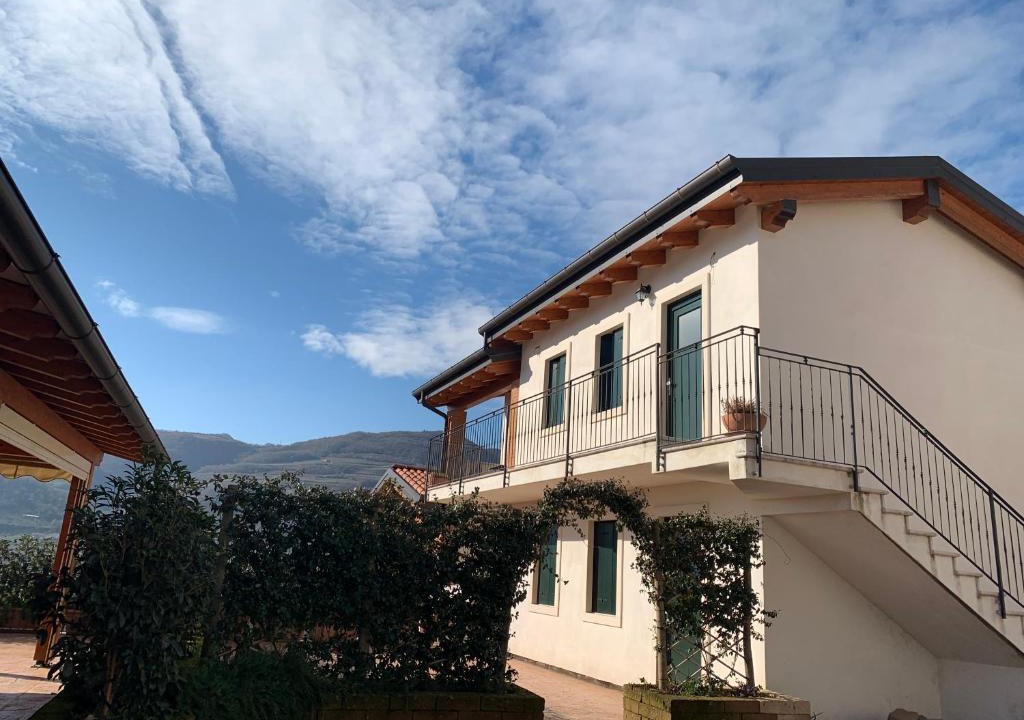 San Giovanni Ilarione House | La Pietra Nera