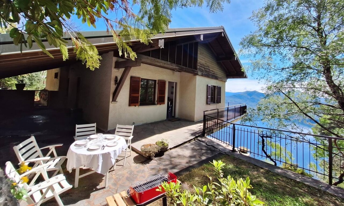 Pollino Villa | Lago Azzurro Villa: Infinity Lake View, Premeno, Italy