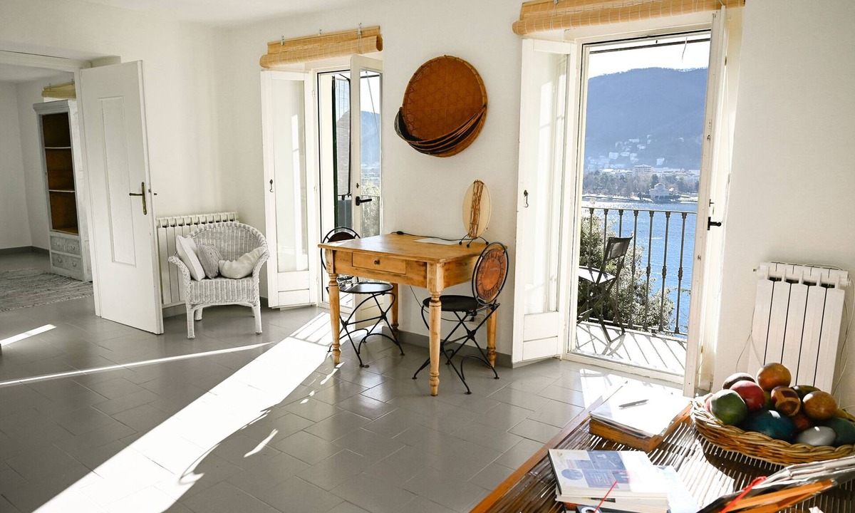 Como Apartment | Lake View Cozy Apartment with Small Garden