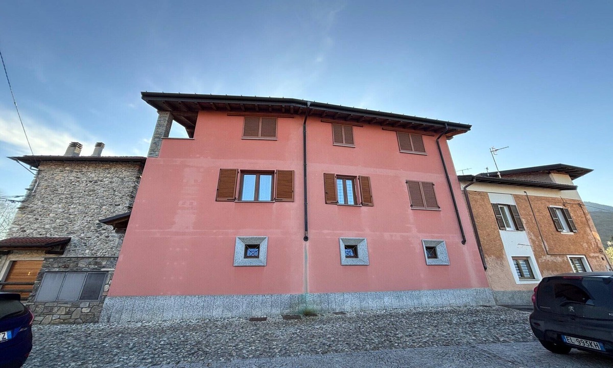 Brezzo di Bedero Apartment | Lakeview Apartment in Brezzo di Bedero