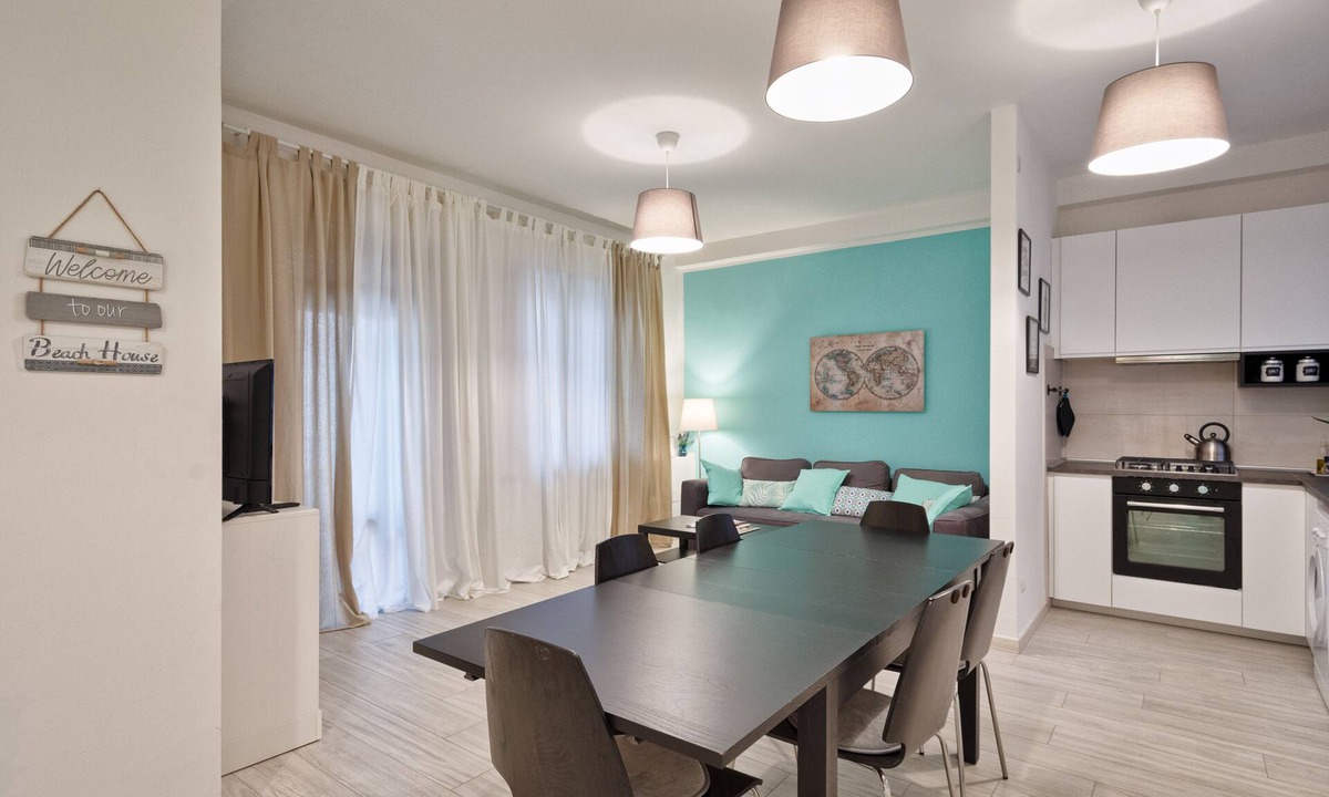 Sottomarina Apartment | Large apartment between beach and city- With parking and private beach.