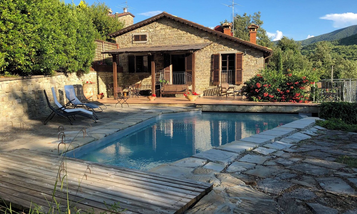 Caprese Michelangelo Villa | Le Cascate - Traditional Tuscan stone house with Pool in Caprese Michelangelo