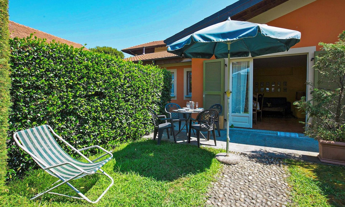 Intra House | Le Rose Apartment by Lago Reisen