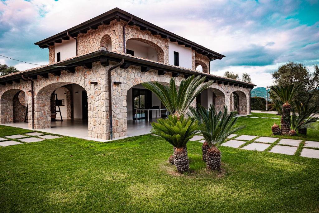 Itri Bed & Breakfast | Lilium B&B Villa Patrizia - Con piscina e parcheggio by Mamo Florence