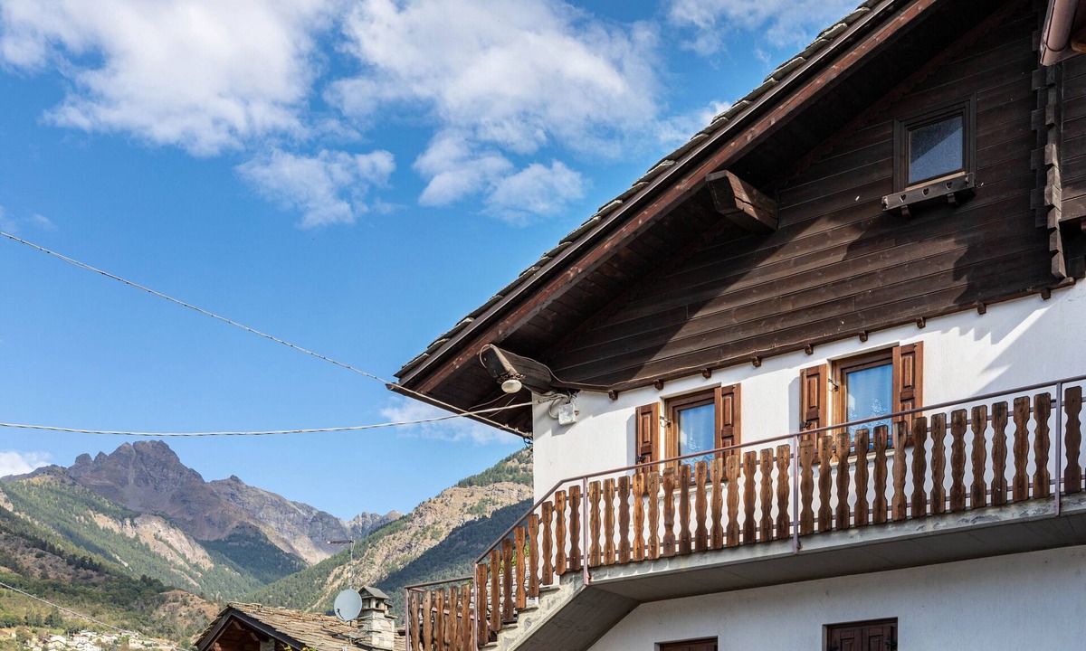 Nus House | Lo Sondzo Holiday Home – Your Dream Stay in Valle d'Aosta