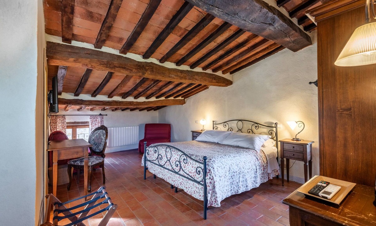 Montisi Apartment | Locanda di Montisi Torre Room among the Montalcino Hills