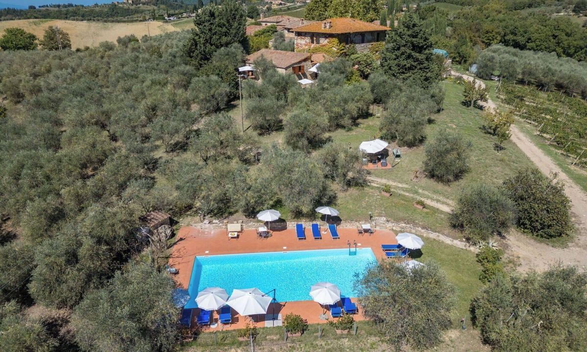 Castellina in Chianti Apartment | Lovely apartment for 2 guests with pool, WIFI, TV, patio, pets allowed and panoramic view