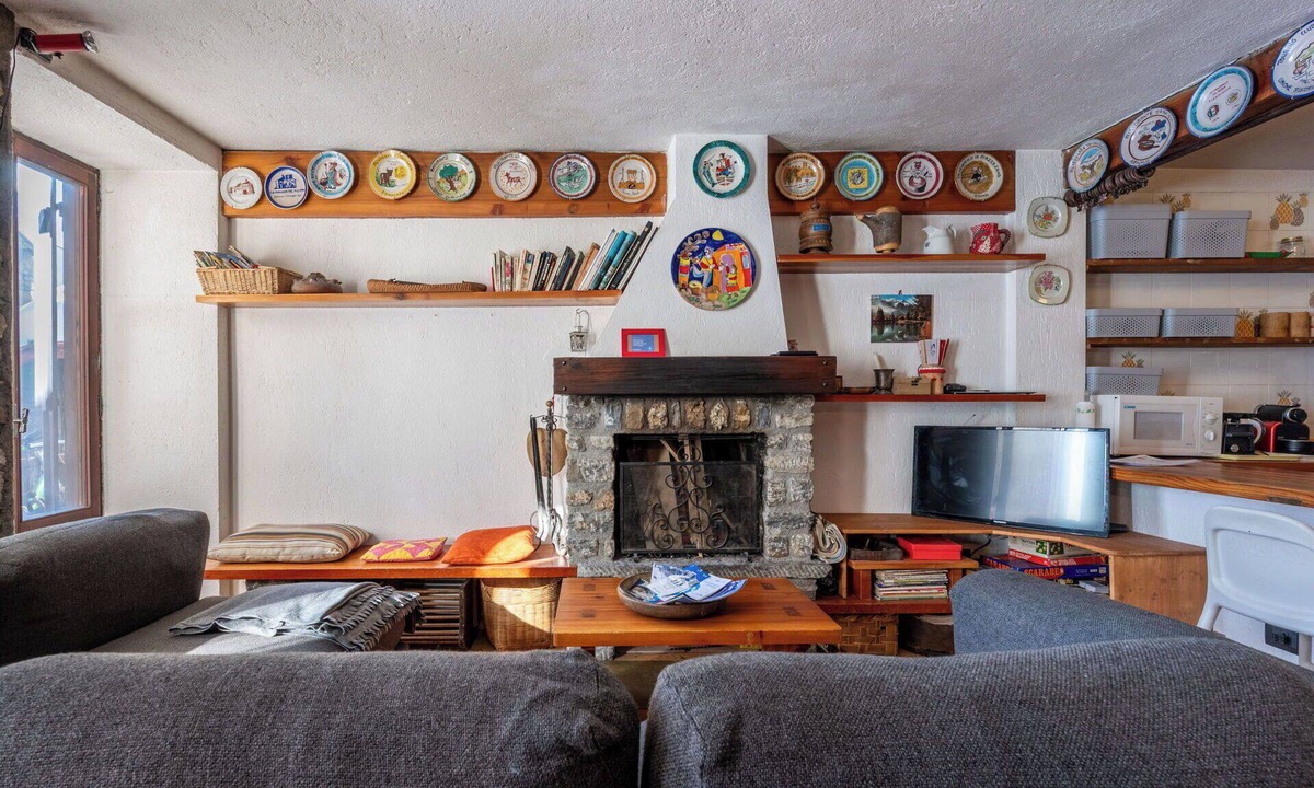 Pre-Saint-Didier Apartment | Lovely apartment for 7 people with WIFI, TV, balcony and pets allowed