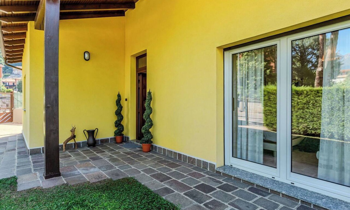 Lecco Apartment | Lovely apartment for 4 people with WIFI, TV and patio