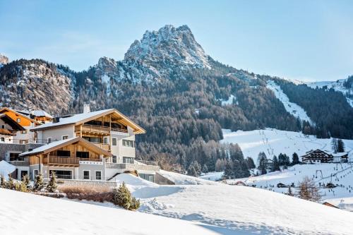 Selva di Val Gardena Apartment | Luxury Chalet Plazola