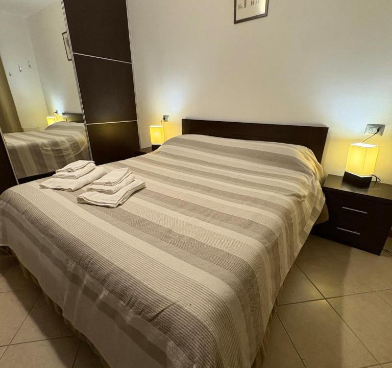 Somma Lombardo Apartment | Malpensa Airport Apartment on the Lake