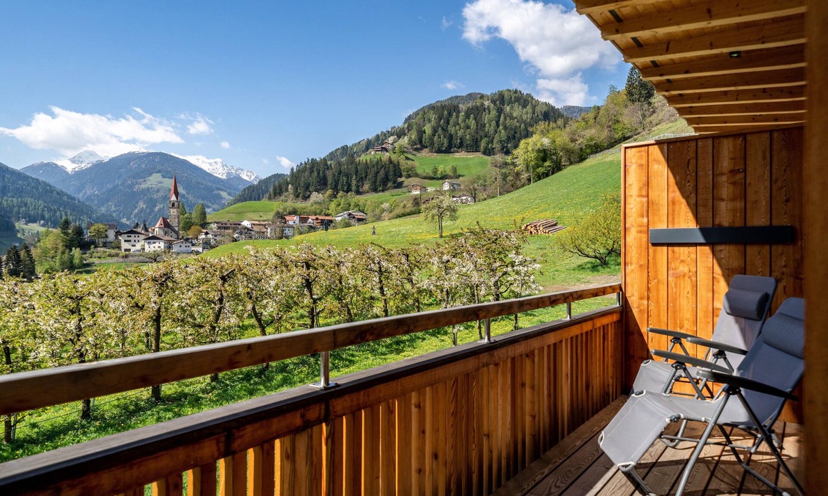 San Pancrazio Apartment | Mayrhof im Kirschengarten Apartment with Mountain View & Balcony
