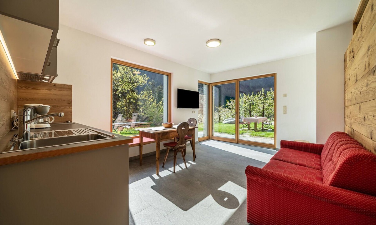 San Pancrazio Apartment | Mayrhof 'Vergissmeinnicht' Apartment with Mountain View, Wi-Fi, Balcony & Garden