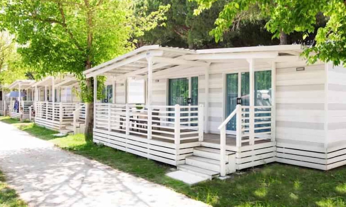 Zadina Pineta House | Mobile home with air conditioning and wooden veranda