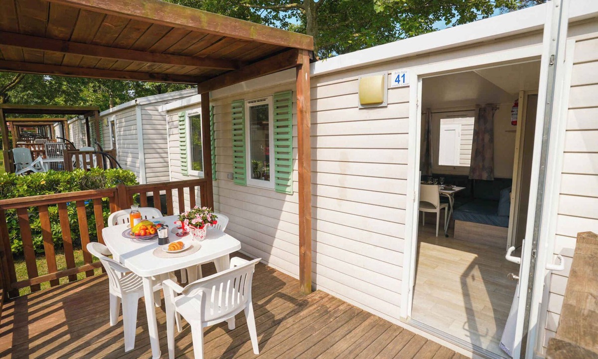 Castelletto Sopra Ticino House | Mobile home with air conditioning, terrace and pool