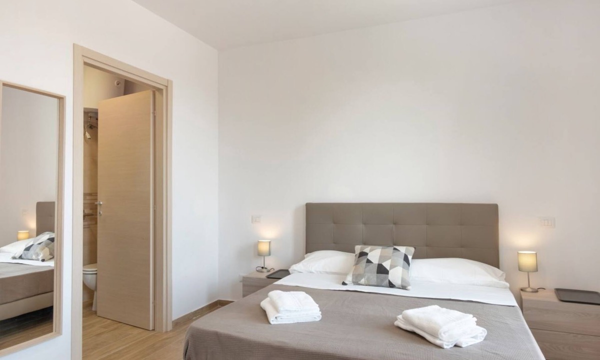 Peraga House | Modern and cozy room with private bathroom is part of the San Vincenzo Rooms Guest House and is perfect for 2 guests. The accommodation is located in the renovated building in Vigonza, which is 10 minutes by car from the center of Padua and on the direct