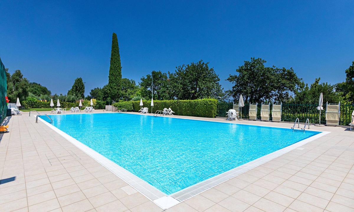 Padenghe sul Garda Apartment | Modern apartment in a lakefront residence with pool