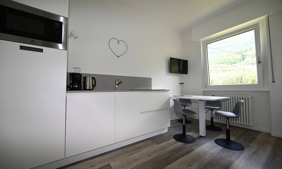 Malcesine Condo | MODERN APARTMENT SECOND FLOOR AND PARKING SPACE SKY APP