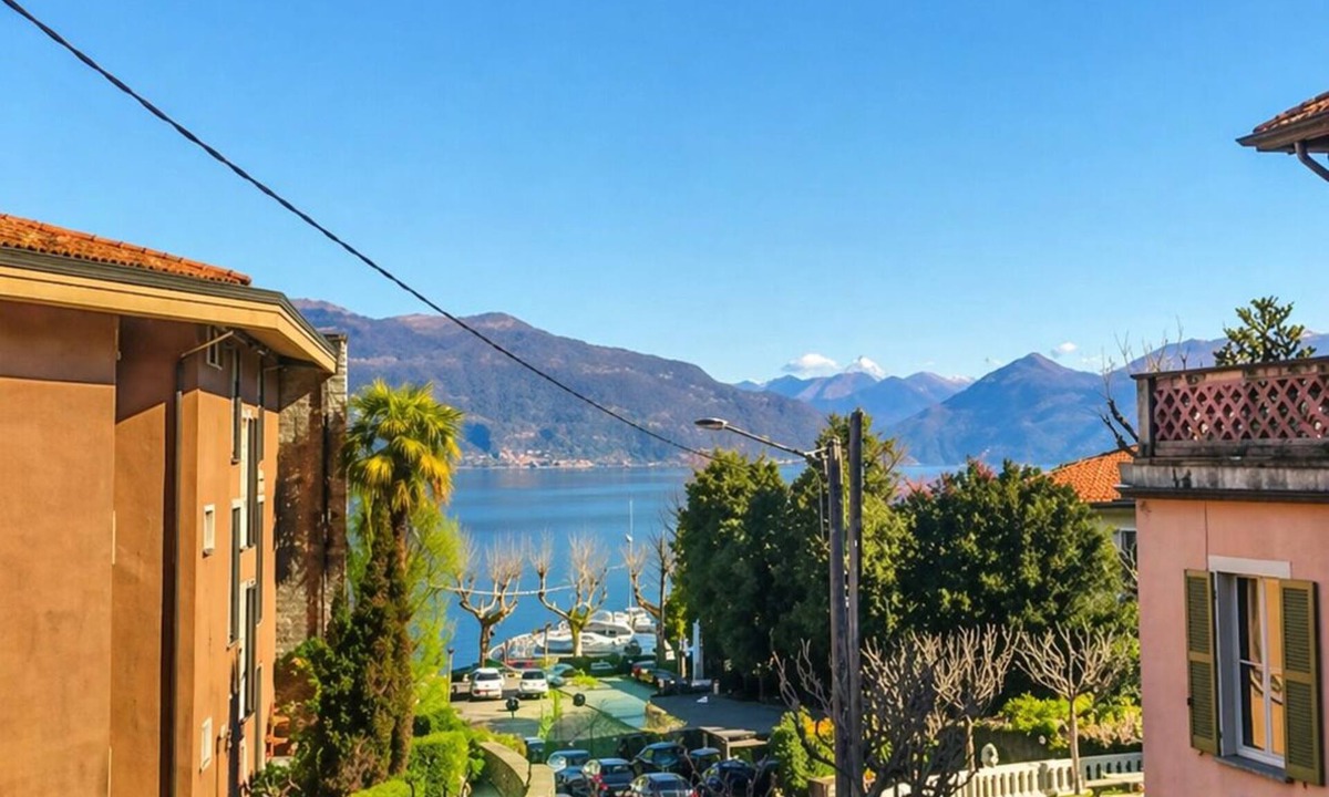 Porto Valtravaglia Apartment | Modern vacation apartment with air conditioning, lake view & top location near the promenade