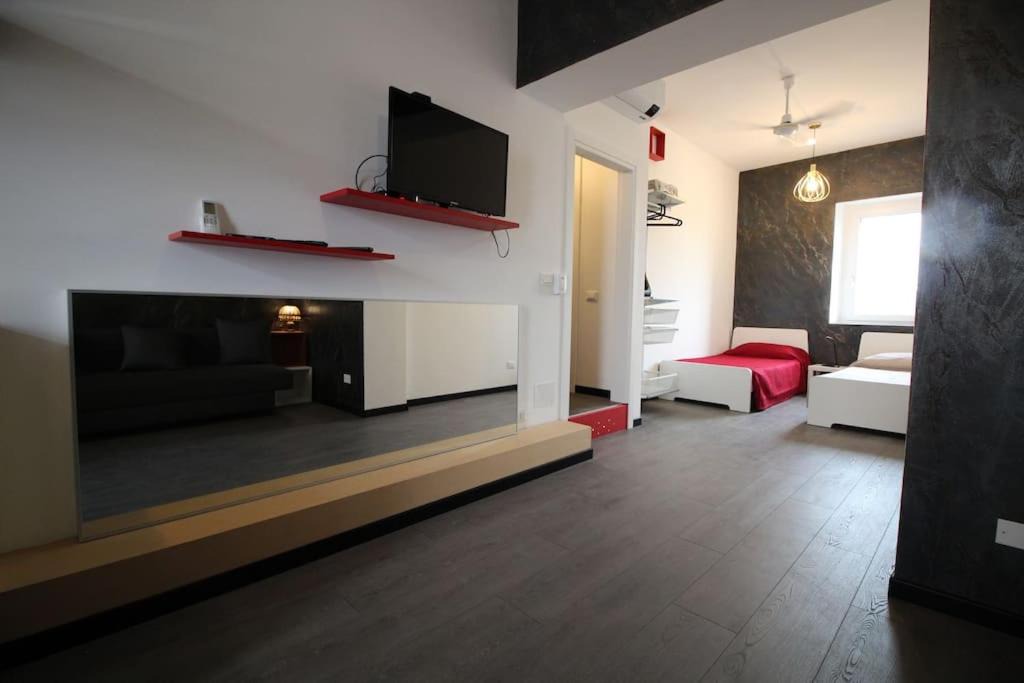 Borgo Venezia Apartment | Monolocale Trainspotting vedi tutte le foto