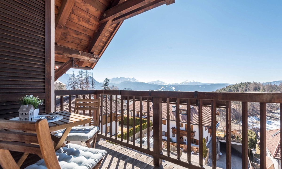 Collalbo Apartment | Newly Opened Vigl Lodge Apartment with Mountain Views & Wi-Fi