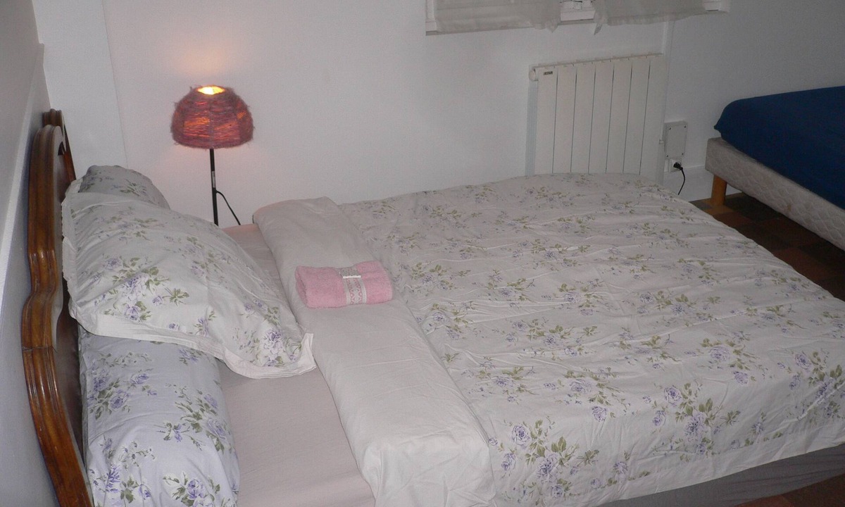 Le Mesnil-Esnard House | Nice and comfortable room.