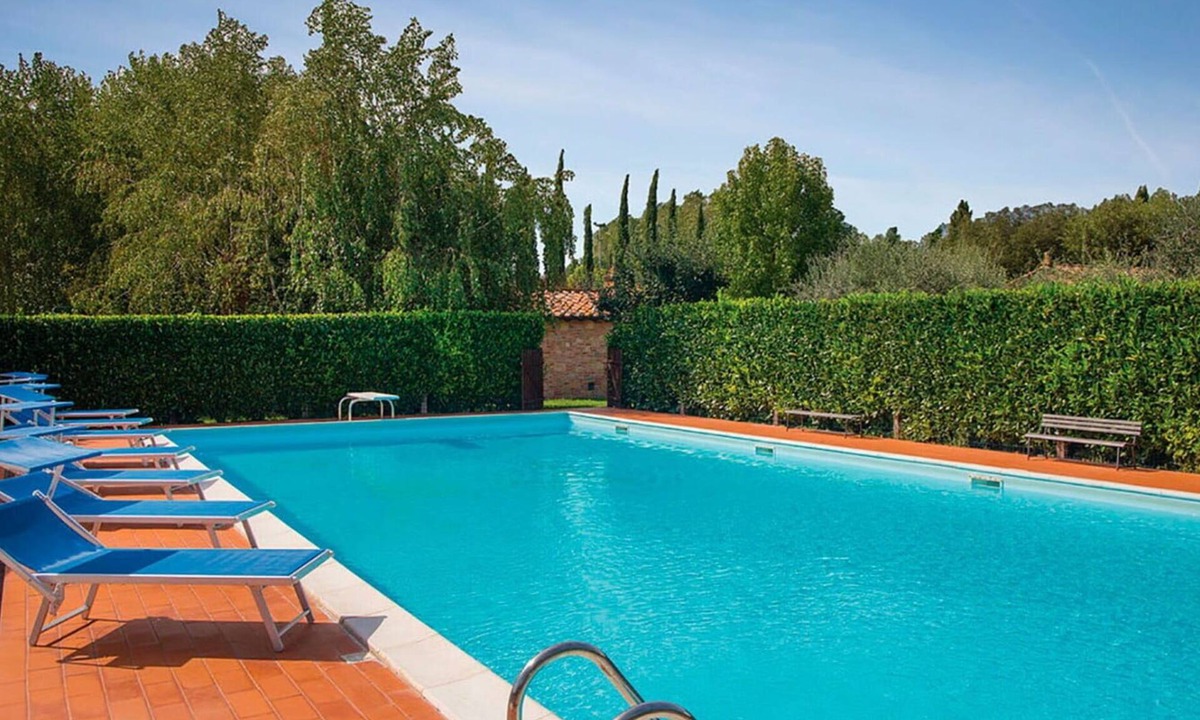 Castiglione del Lago Apartment | Nice apartment for 4 people with pool, WIFI, TV, patio and pets allowed