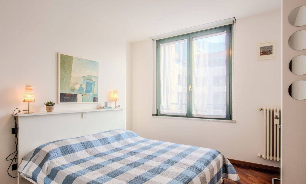 Como Apartment | Nice apartment for 2 guests with WIFI, patio, pets allowed and panoramic view