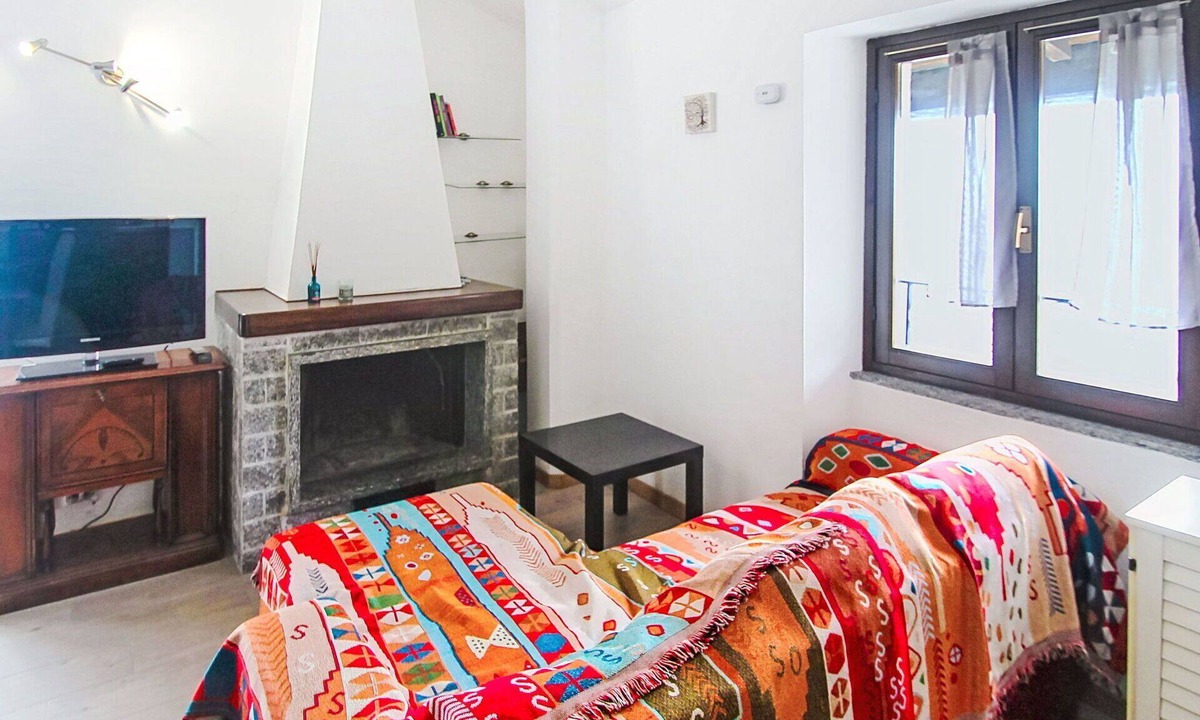 Dormelletto Apartment | Nice apartment for 4 guests with WIFI, TV, balcony and pets allowed