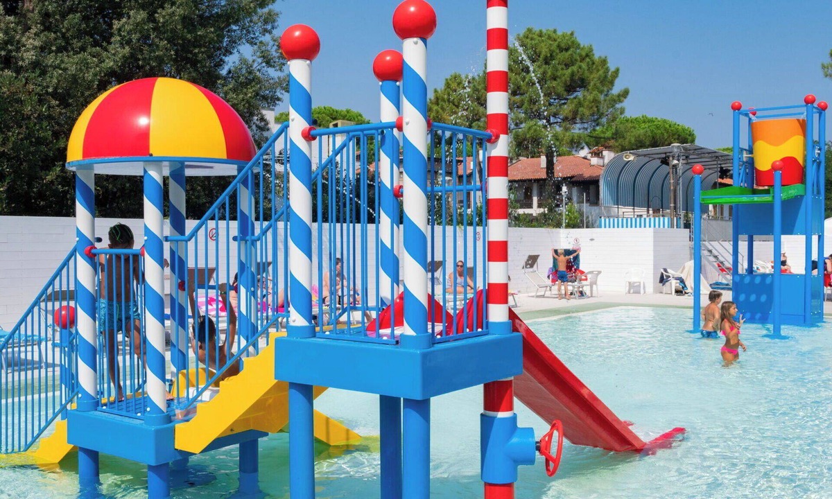 Lido degli Estensi House | Nice apartment in villa for 6 people with WIFI, A/C, pool, TV, terrace and pets allowed
