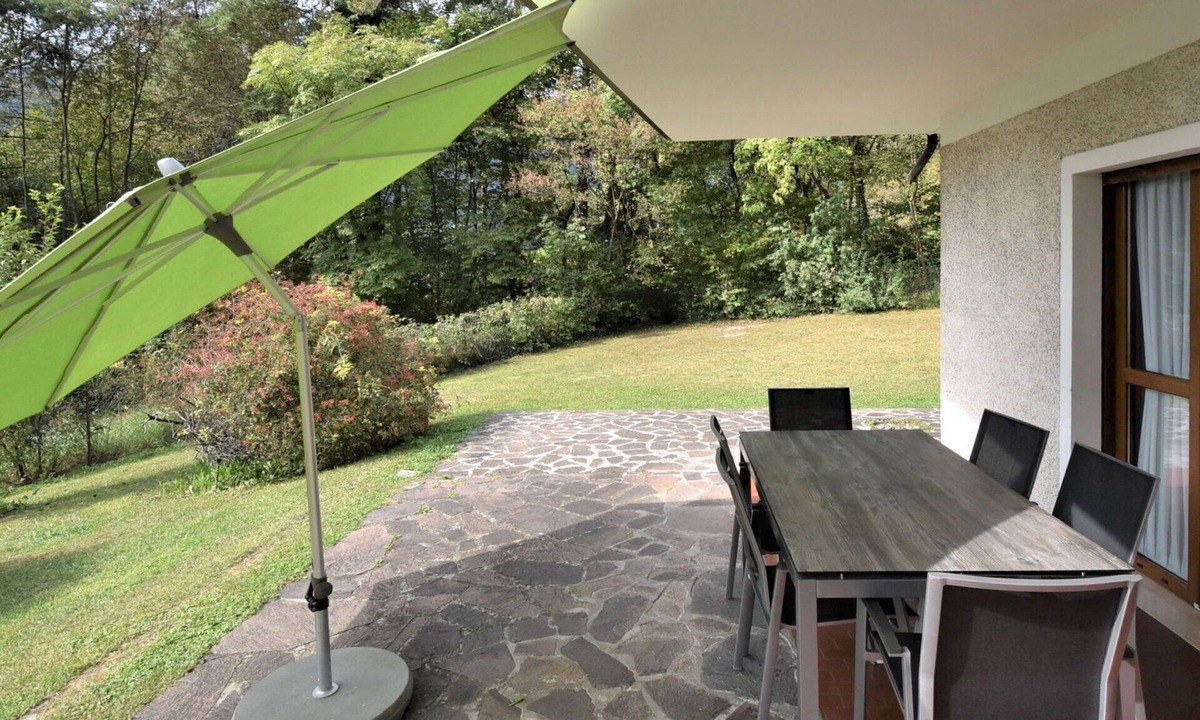 Vesta House | Nice apartment in villa for 5 guests with WIFI, TV, terrace and pets allowed