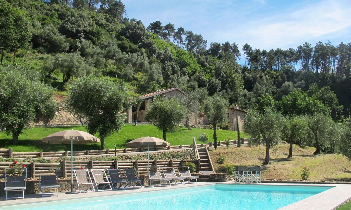 Pescaglia Villa | Nice apartment in villa for 12 people with A/C, private pool, WIFI, TV, terrace and pets allowed