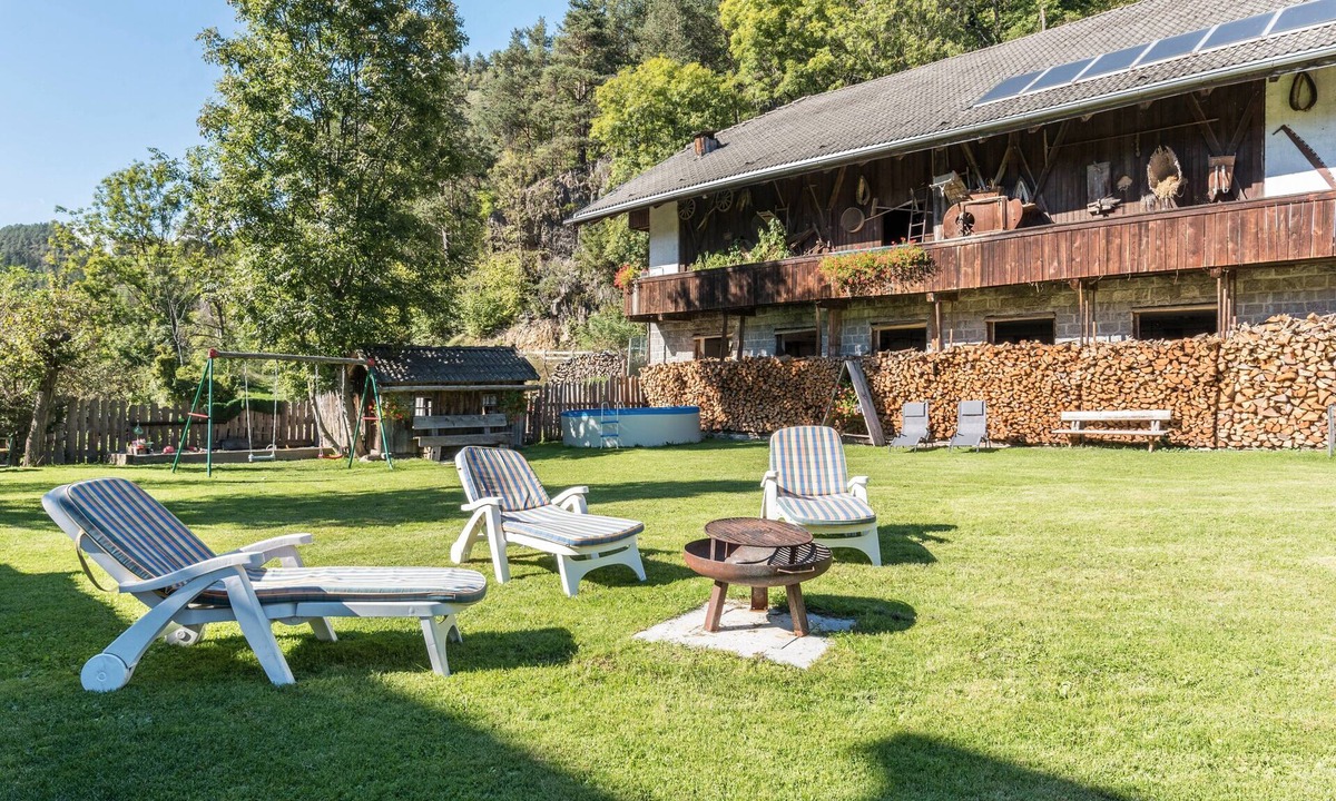 San Lorenzo di Sebato Apartment | Oberwieserhof Apartment 3 in South Tyrol with Shared Garden and Wi-Fi