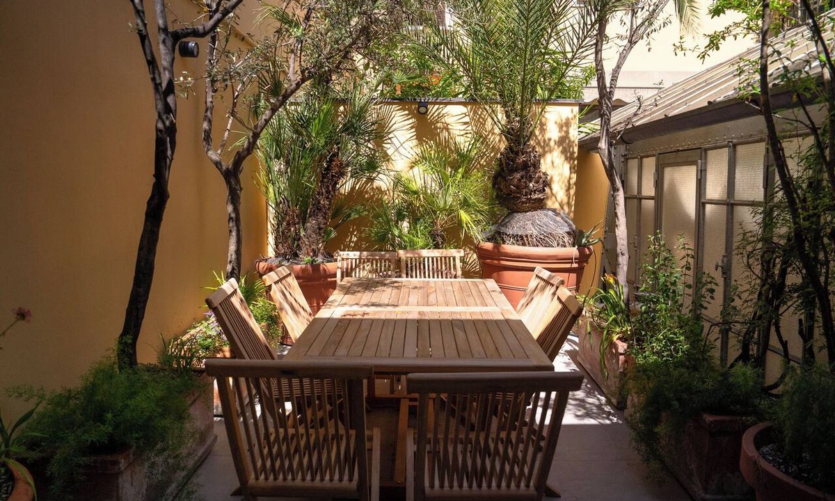 Lazzaretto Apartment | Palm Fronds apartment