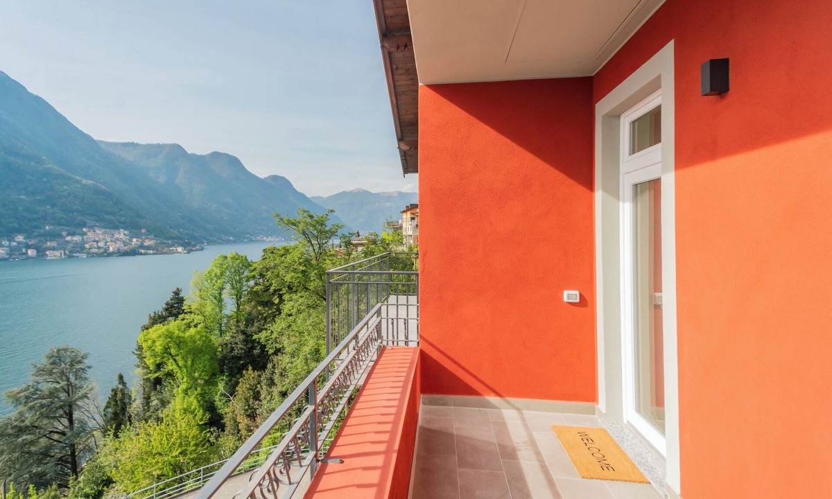 Pognana Lario Apartment | Panoramic Lake Lario Suite 02