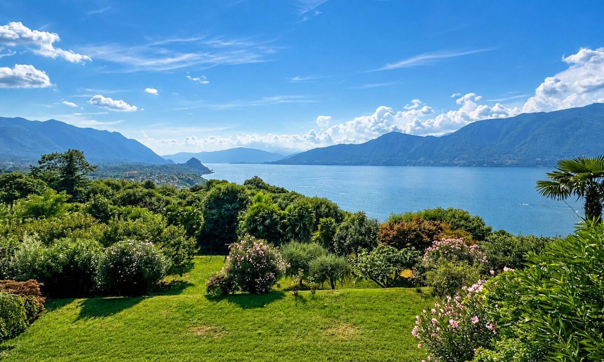 Brezzo di Bedero Apartment | Parco Belvedere: Grande Terrazza Vista Lago by Lago Reisen