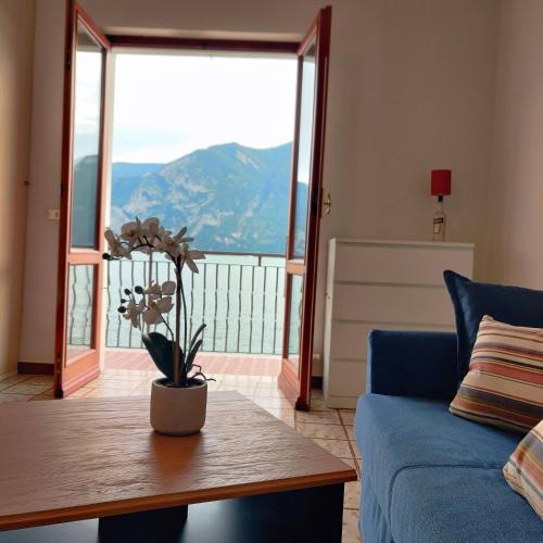 Marone Apartment | Peaceful Lakefront
