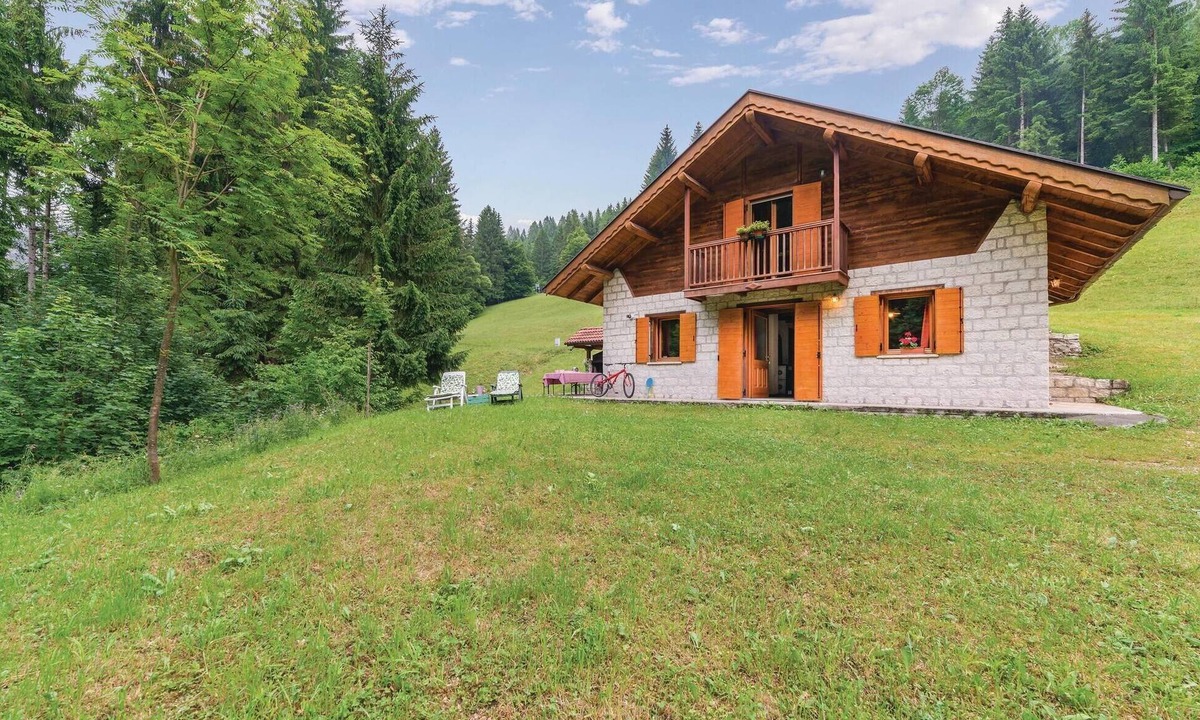Sovramonte House | Pet friendly home in Sovramonte with house a mountain view