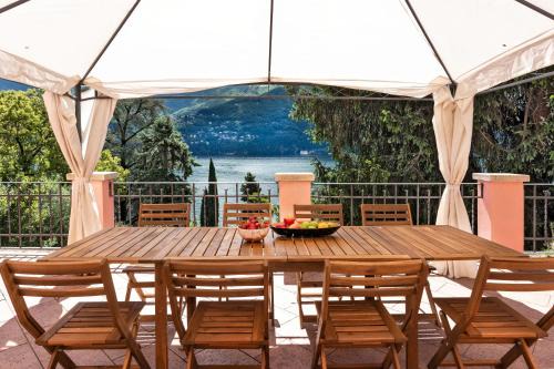 Carate Urio Villa | Pink Villa - by MyHomeInComo