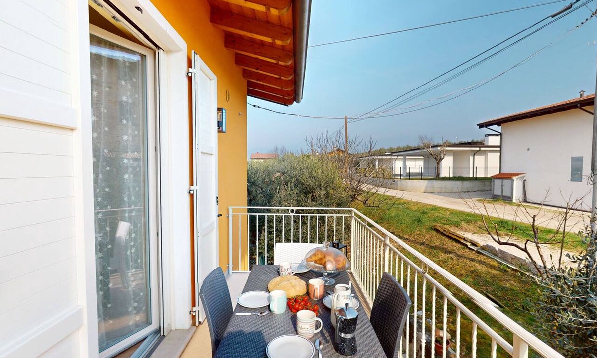 Crociale Apartment | Pinko House By Bookinggardalake