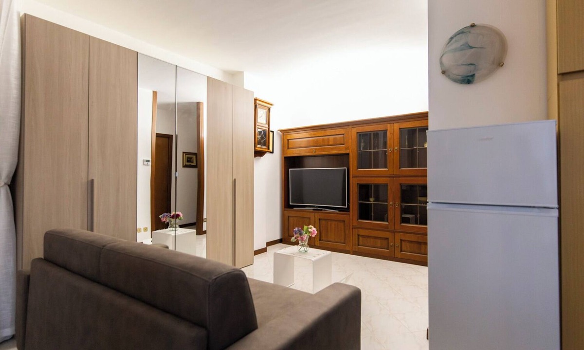 Monza Apartment | Pisani 4 - Studio Apartment, Sleeps 4