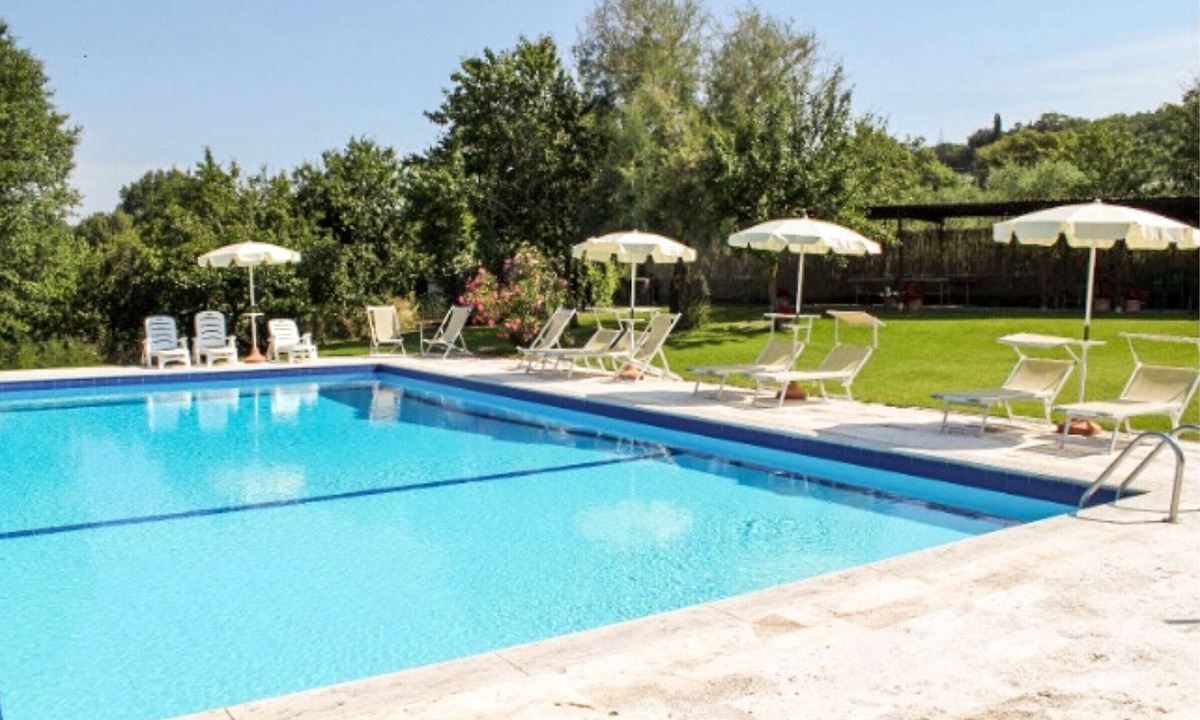 Serre di Rapolano House | Podere Del Pereto Bio-202 Farmhouse with Shared Pool, Private Garden & Wi-Fi