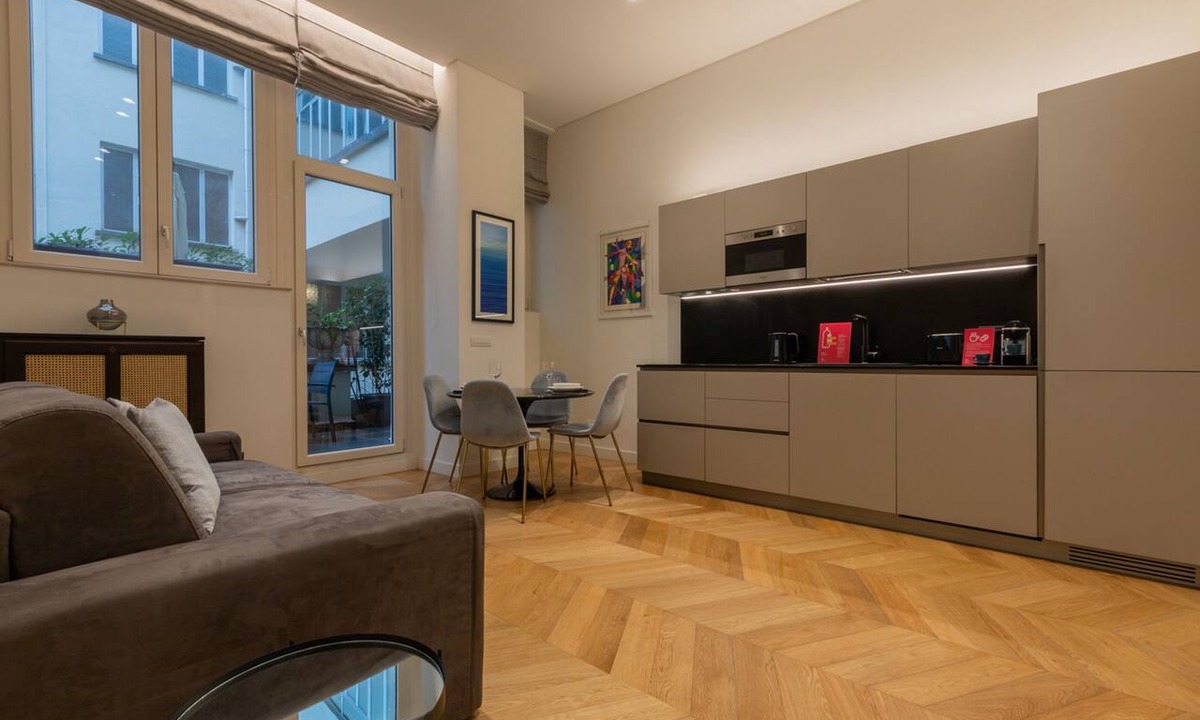 Historic Centre Apartment | Prestige Apartment Via Roma by Wonderful Italy