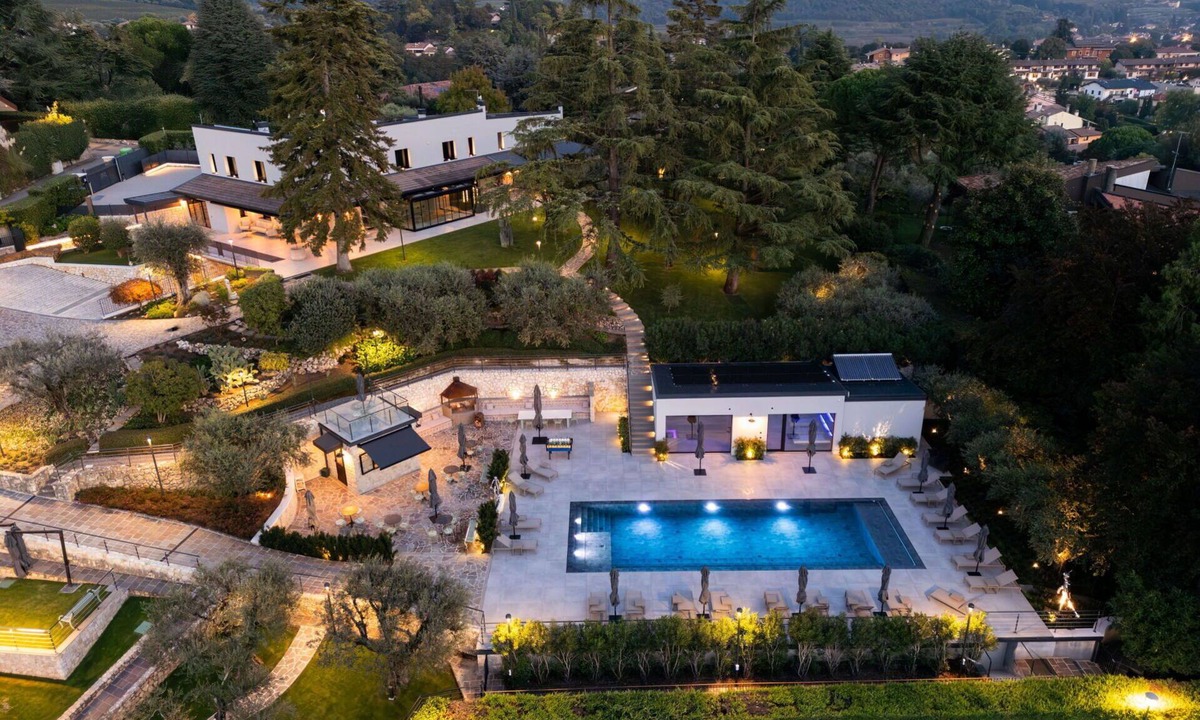 Pedemonte Villa | Private Villa with A/C, sauna, WIFI, private pool, TV, patio, panoramic view, close to Verona