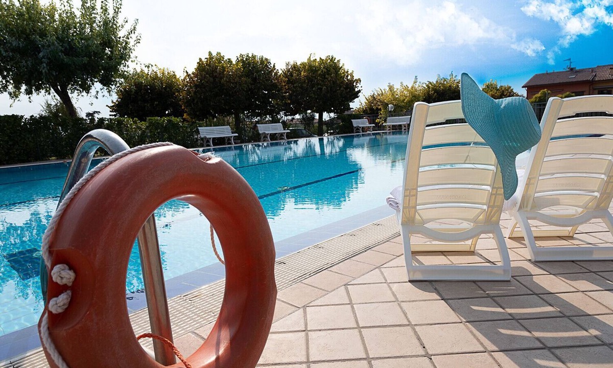Pacengo Apartment | Regarda - apartment "Mela" with 3 bedrooms, big pool and tennis field
