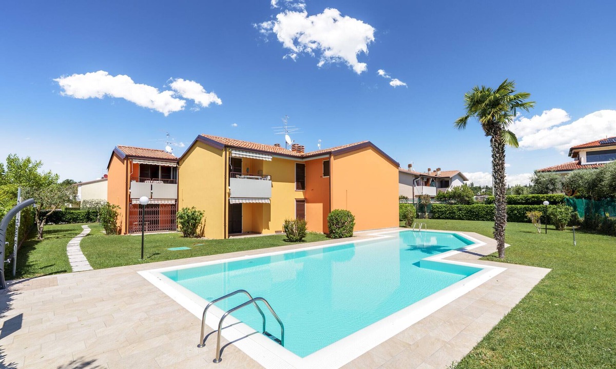 Montioni Apartment | Regarda - holiday apartment "Blitz 2" in Lazise with pool and airco